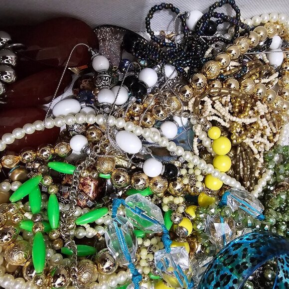 Vintage To Modern Jewelry Lot 5lbs All Wearable No Junk - Picture 4 of 4